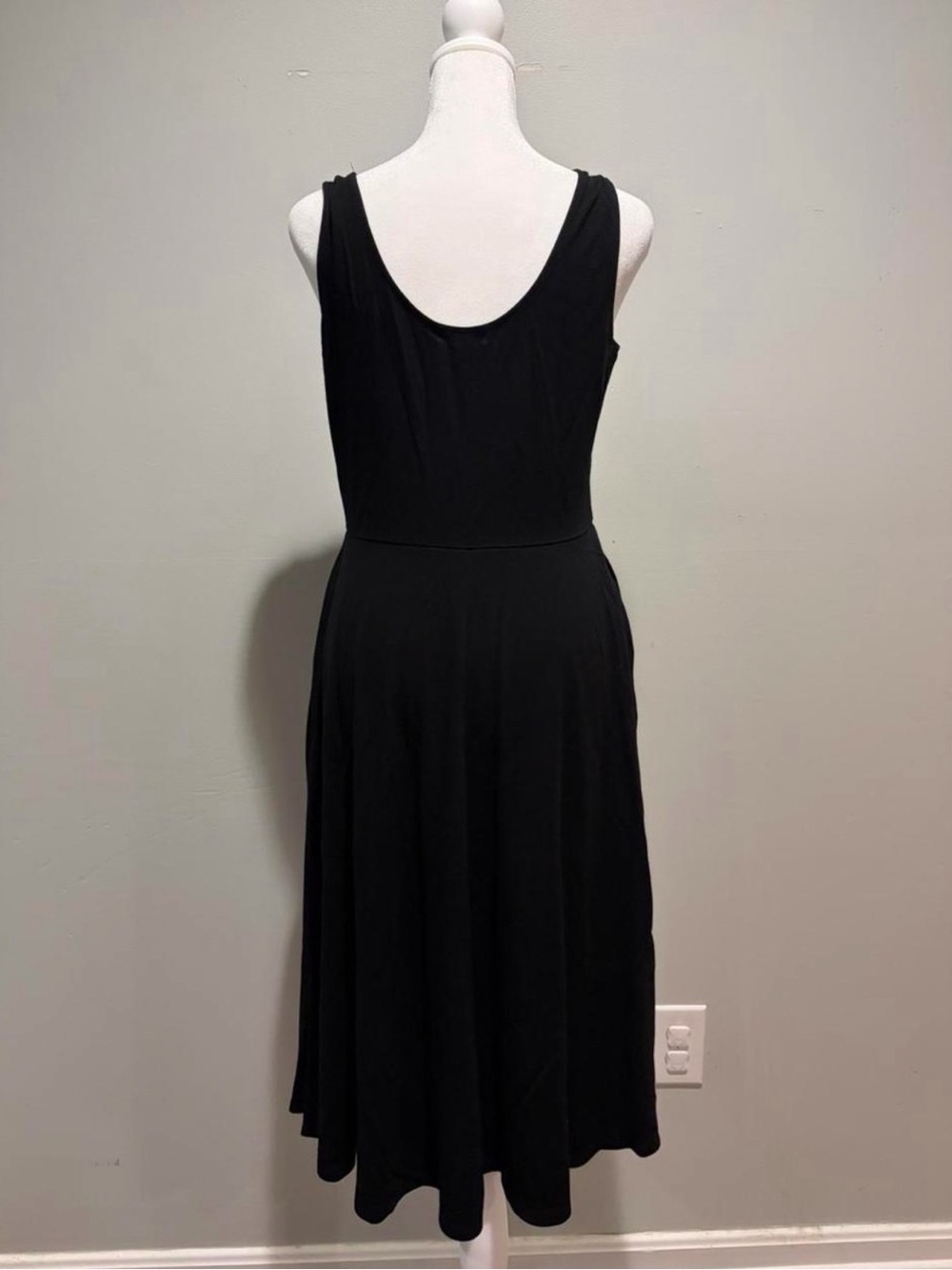 Leith Black Sleeveless Scoop Neck Midi Dress - Picture 2 of 3